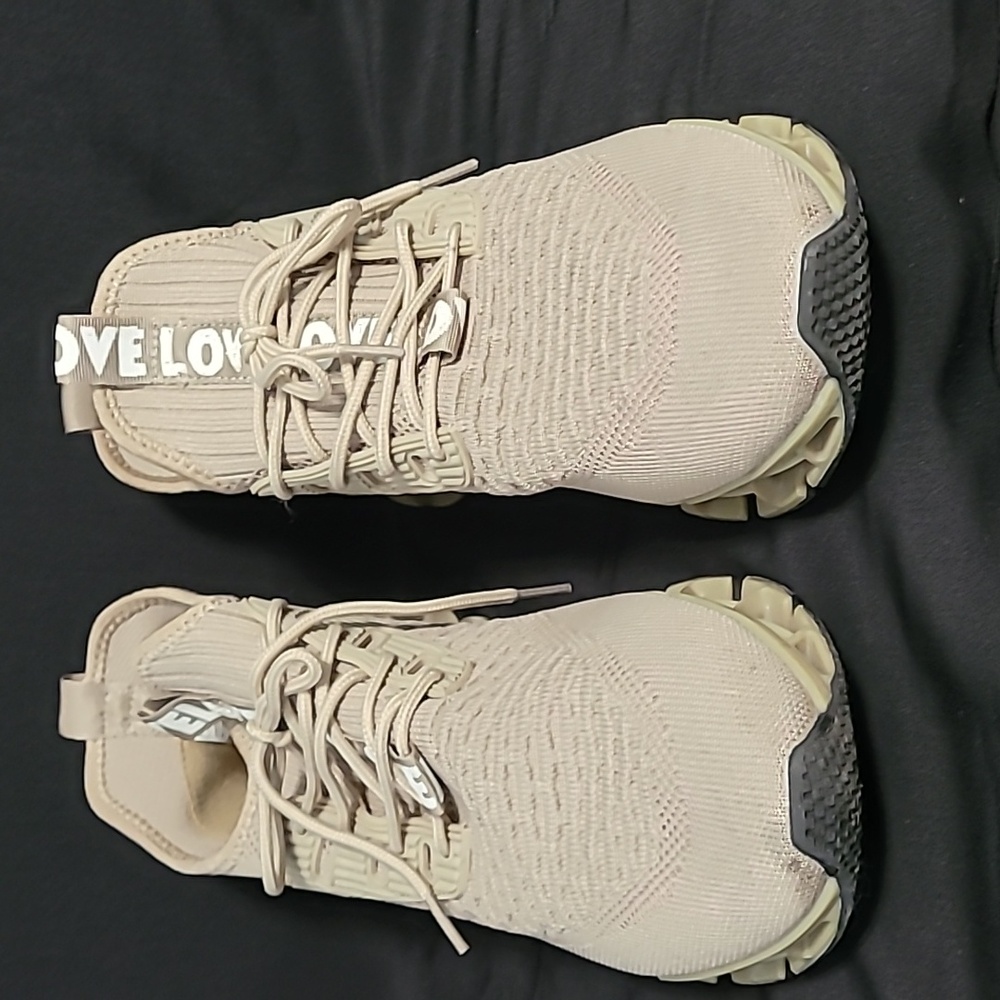 TAN WEIGHT SECURING SYSTEM TM WILL 5400 LBS MENS SHOES.